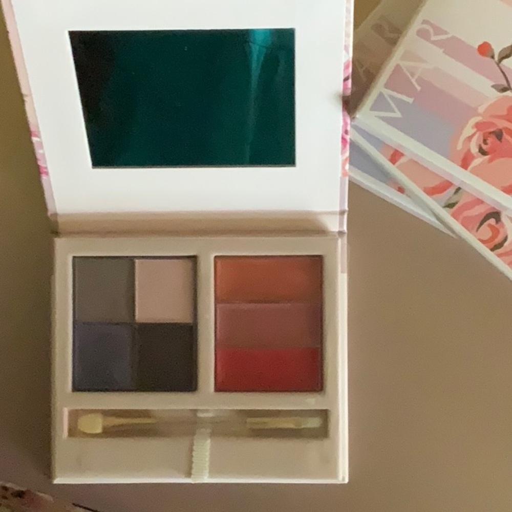 🤩.  COLOR compact 4 Eyes /3Lips. Gorgeous..NIB